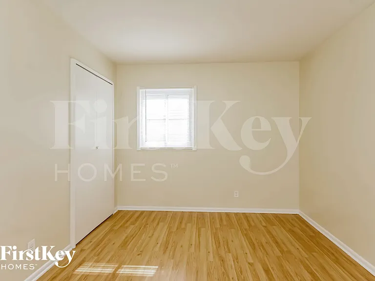 703 E Streamwood Blvd — Photo 8