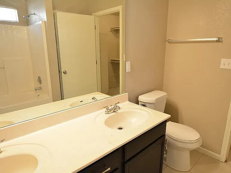 2717 Greenbriar Ct — Photo 12