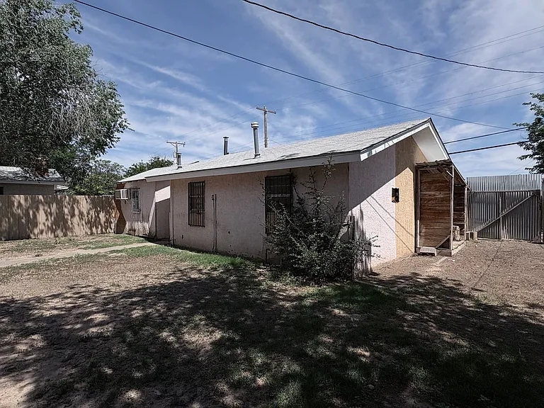 1607 W Walnut St — Photo 14