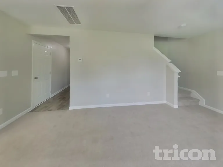 206 Churchill Dr — Photo 3