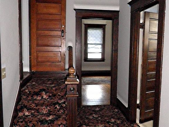 5th image of 106 E 11th Ave