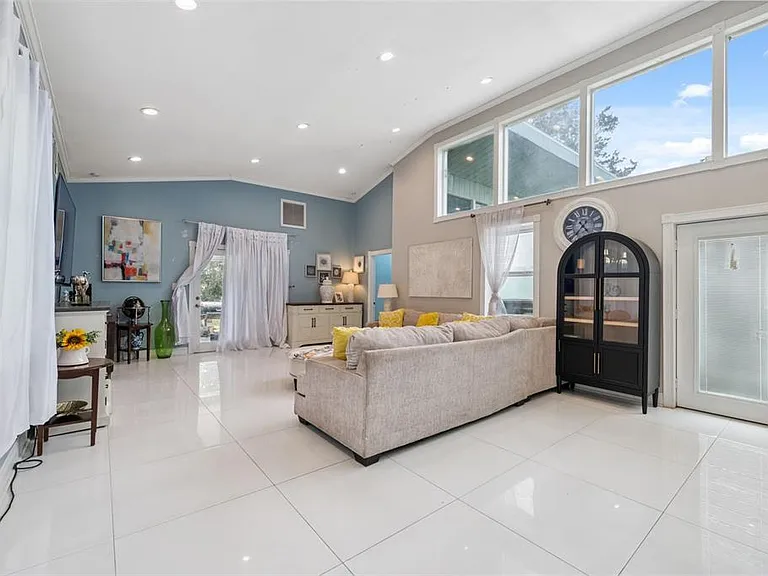 4527 Redcoat Dr — Photo 10