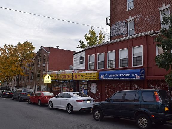 3rd image of 1452 Bryant Ave