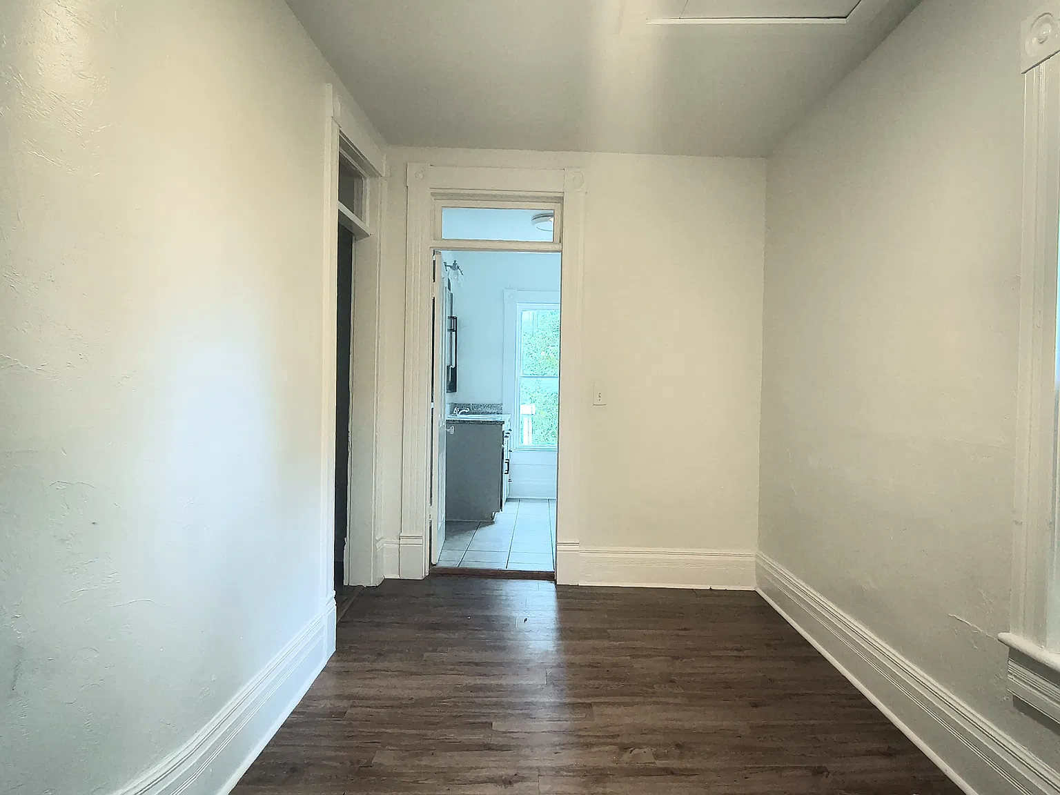 2 bed, 950 sqft, $945 — Photo 2