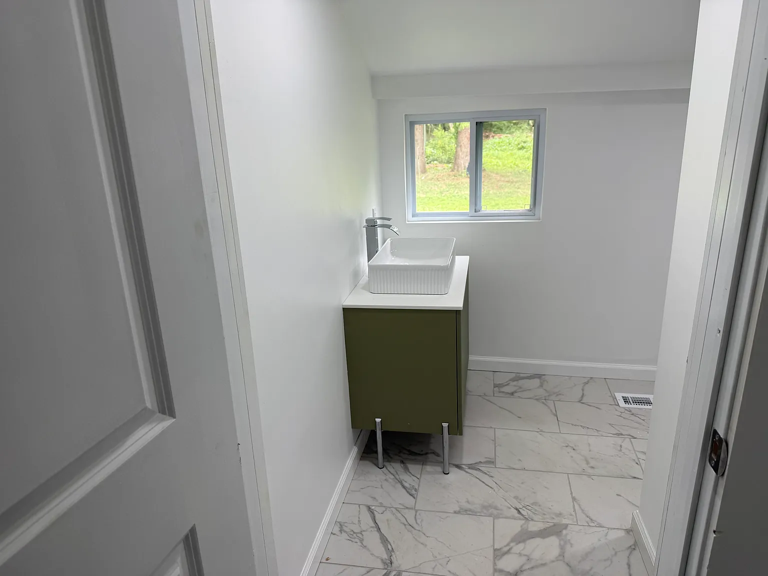 3 bed, 2.5 bath, 1424 sqft, $2,500 — Photo 4