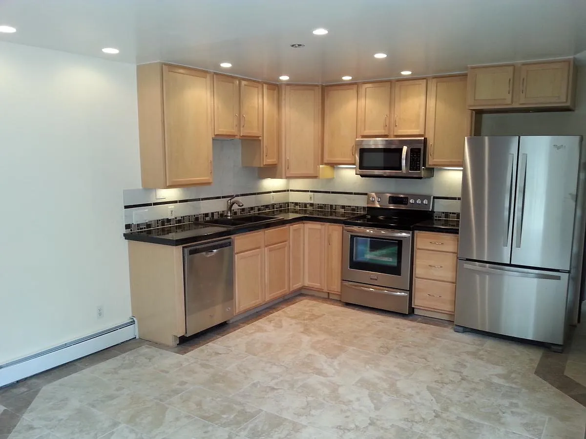 3 bed, 1270 sqft, $2,550 — Photo 4