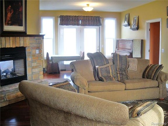 5th image of 5361 Walnut Creek Ln
