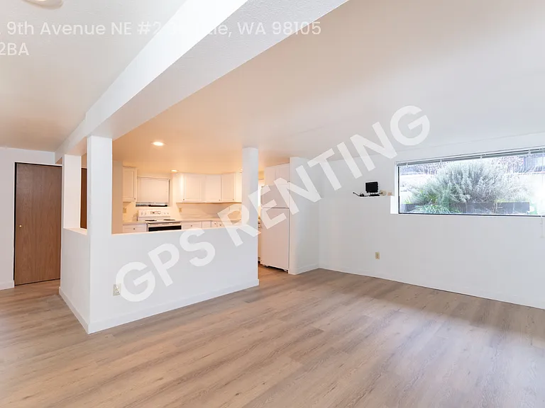 5302 9th Ave NE #2 — Photo 8