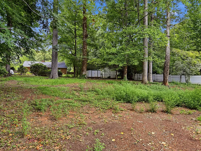 207 Leland Dr — Photo 31