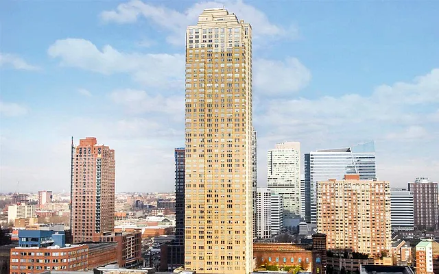 Sold by Nestseekers | media 7