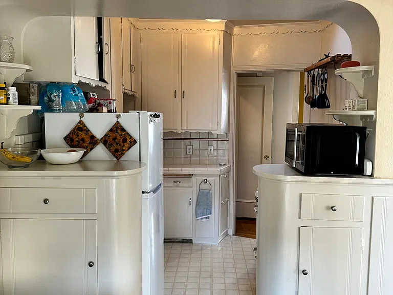 1668 Beach St — Photo 17