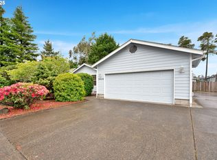 3909 Spruce St, Florence, OR 97439