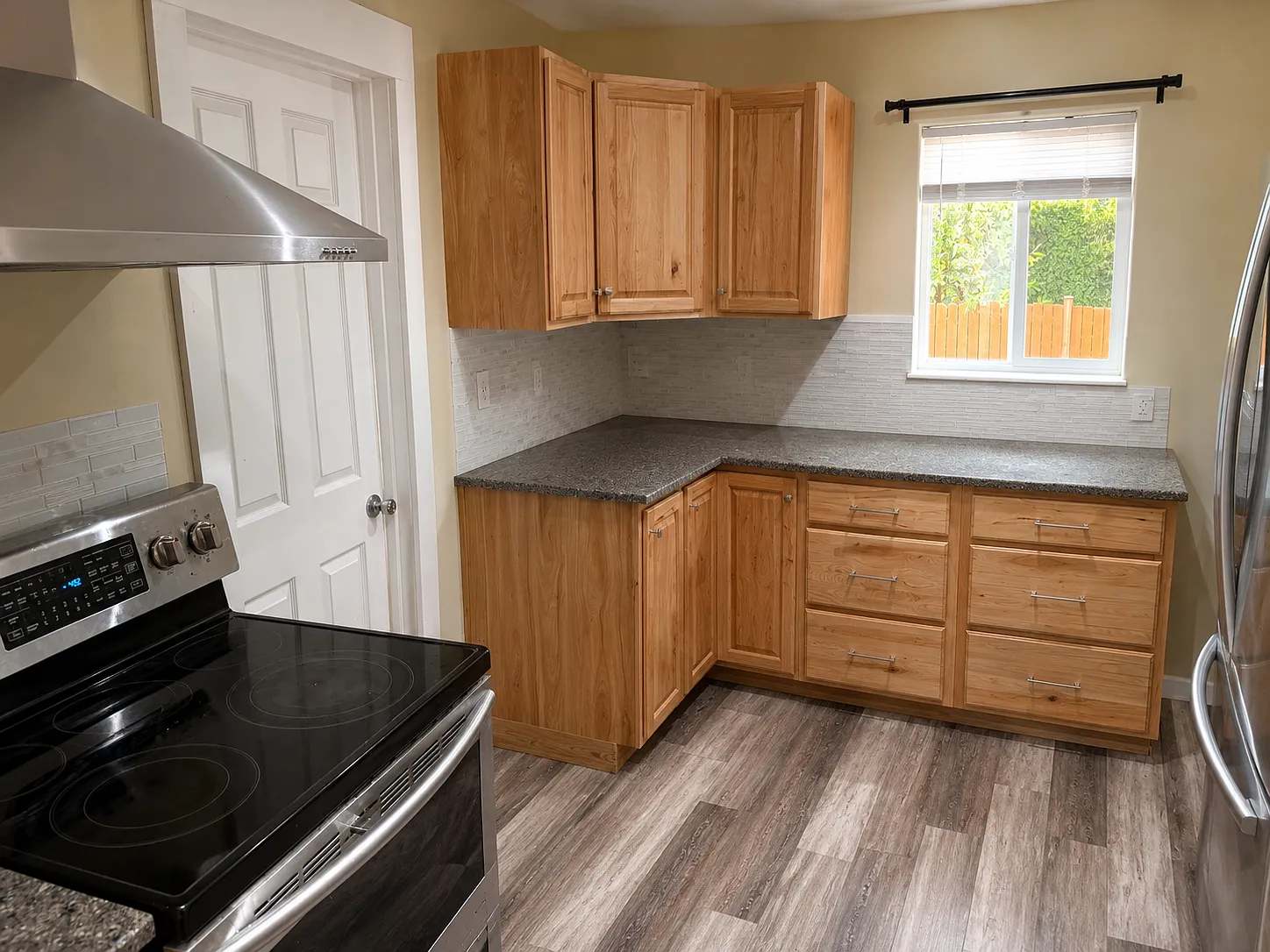 2 bed, 811 sqft, $2,395 — Photo 2
