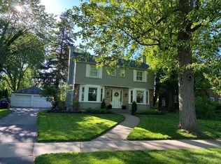21 Darwin Dr, Amherst, NY 14226