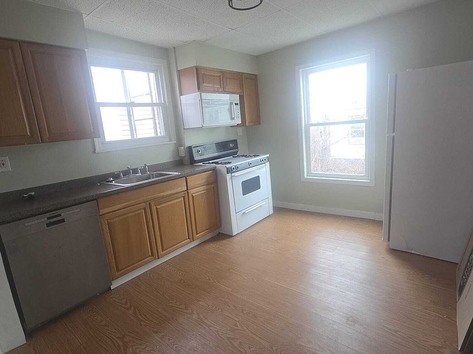 1st image of 922 E Tioga St #11371462