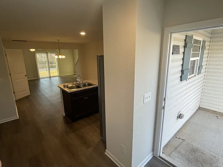 1063 Peony Ln — Photo 11