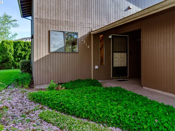2214 Ridgeway Dr, Eugene, OR 97401