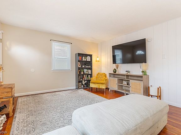 5th image of 391 Alpha Ave