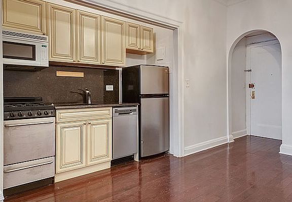 4th image of 284 5th Ave #7F