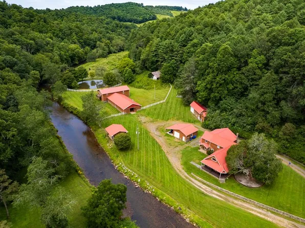 641 Stillhouse Rd, Hillsville, VA 24343