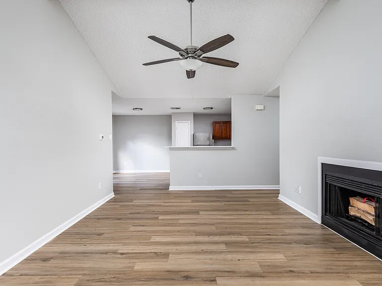 1803 Heatherglen Ln — Photo 18