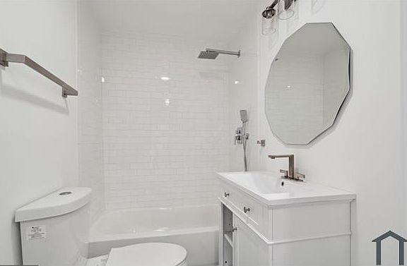 4th image of 5031 Portico St Floor 1