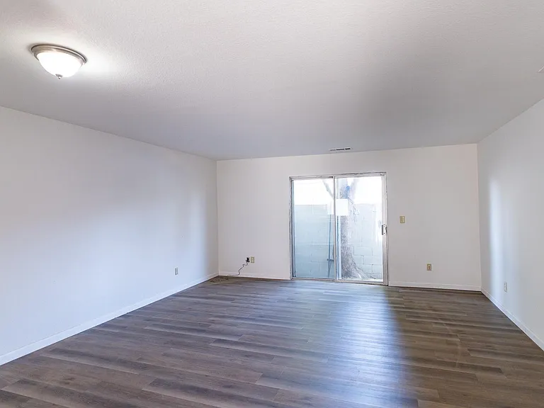 645 S Avenue 647A #647B-649B — Photo 8