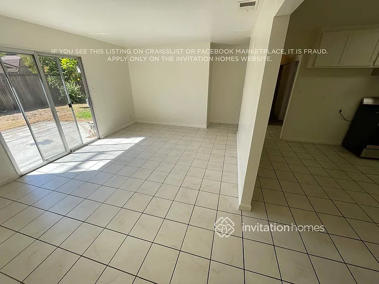8892 Kelsey Dr — Photo 2