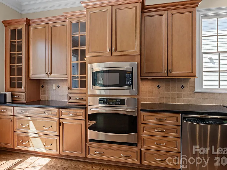 11938 Bradford Park Dr — Photo 15