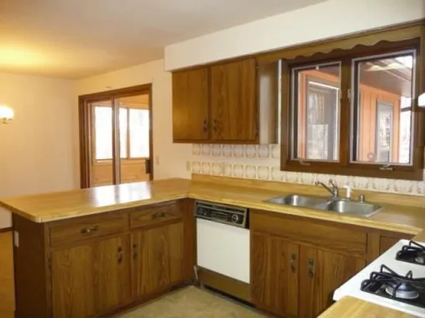 N1287 Holmnlane Rd, Waupaca, WI 54981