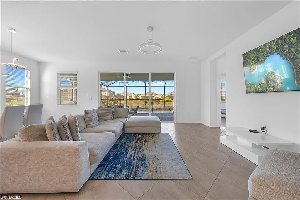 3 bed, 3.0 bath, 2217 sqft, $3,600 — Photo 4