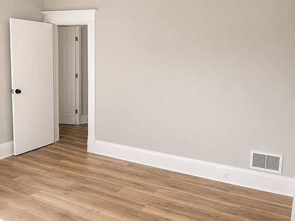 5th image of 1568 Worthington St