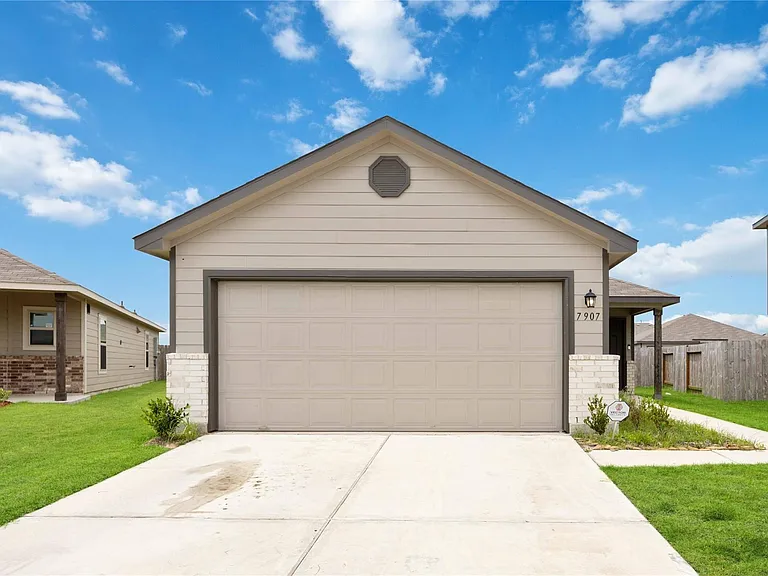 7907 Hollow Root Ln — Photo 1