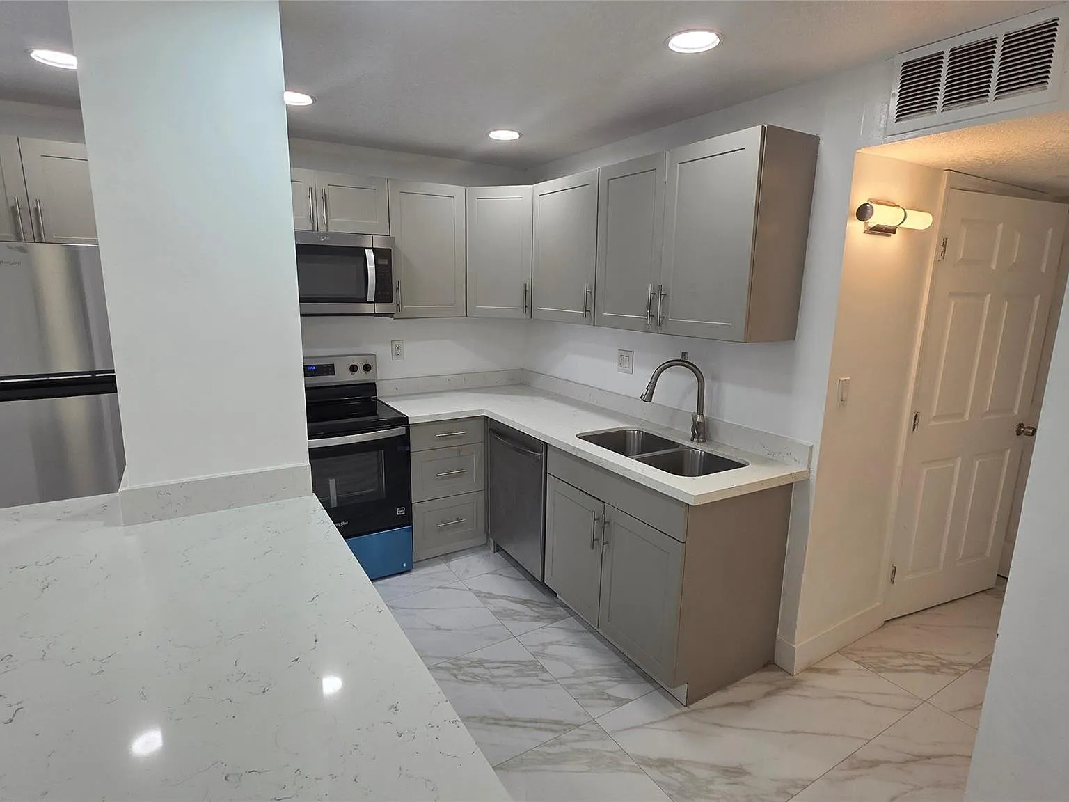 2 bed, 2.0 bath, 1413 sqft, $1,950 — Photo 4