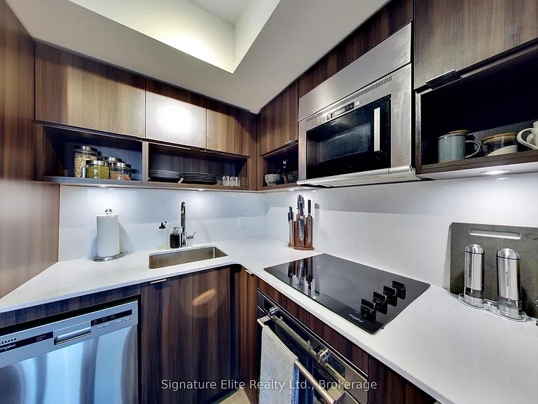 7 Mabelle Ave #1607 — Photo 3