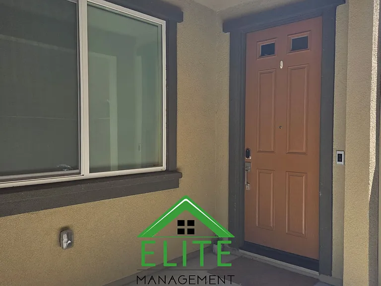 9960 Lorae Way — Photo 1