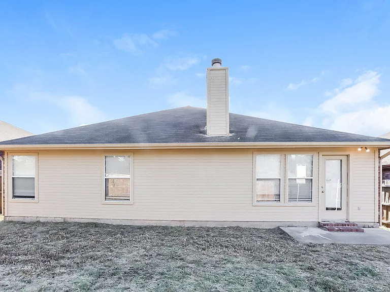 1303 Coronado Ln — Photo 16