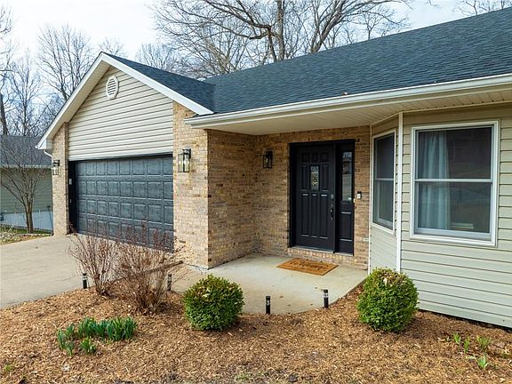 5th image of 2107 Grant Ln