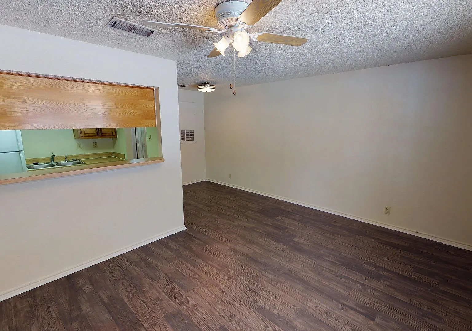 Sleepy Hollow Apartments - 1 Bedroom/1 Bath - Walking distance to University of North Texas — Photo 4