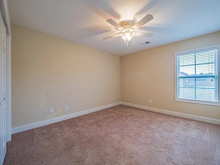2740 Foxcroft Cir — Photo 35