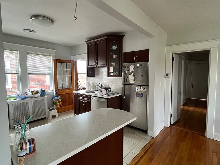 5508-5510 Hobart St #2 — Photo 8