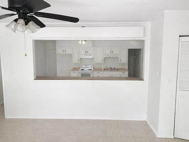 251 Washington Dr — Photo 5