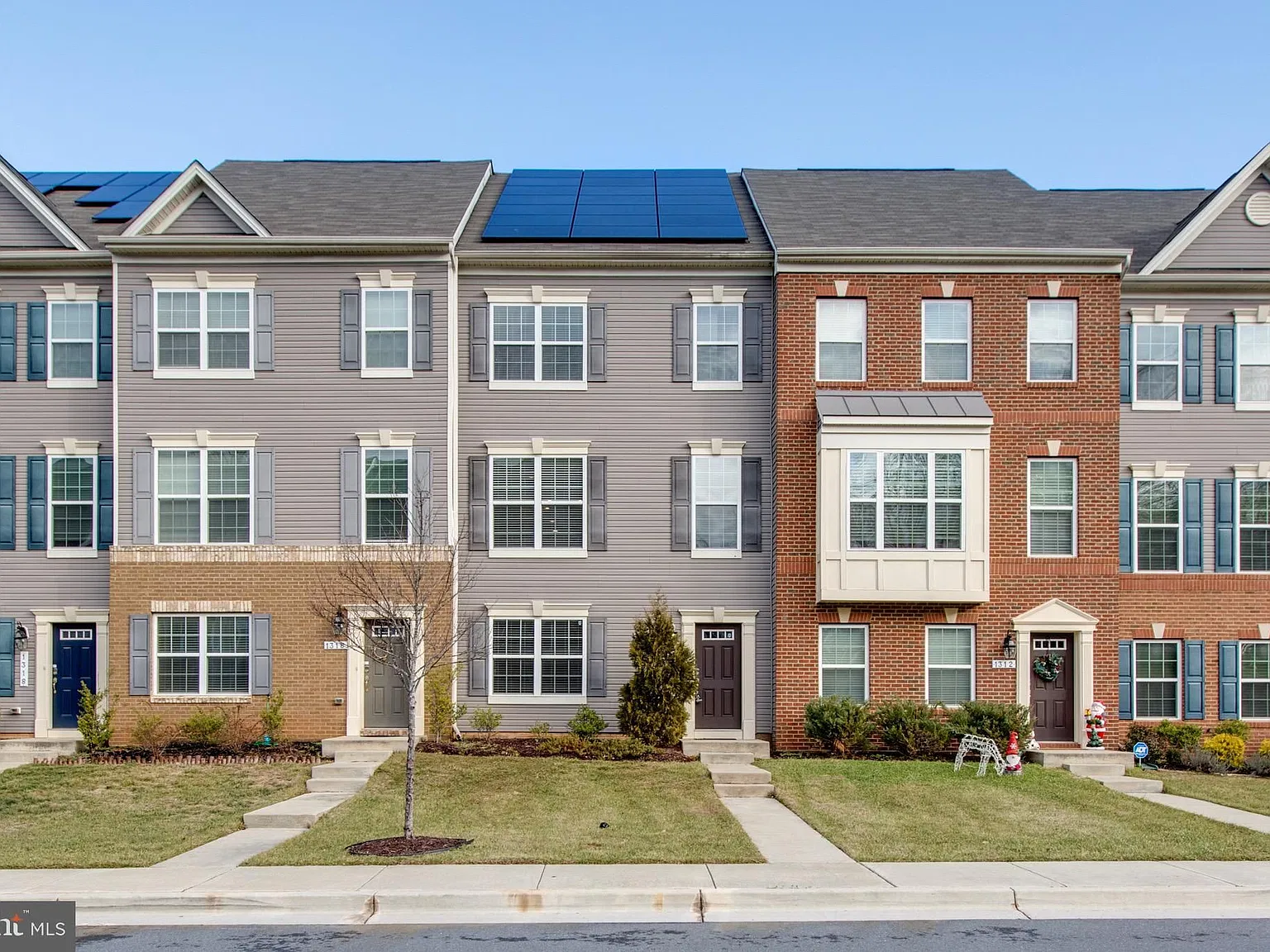 3 bed, 4.0 bath, 2000 sqft, $3,200 — Photo 1