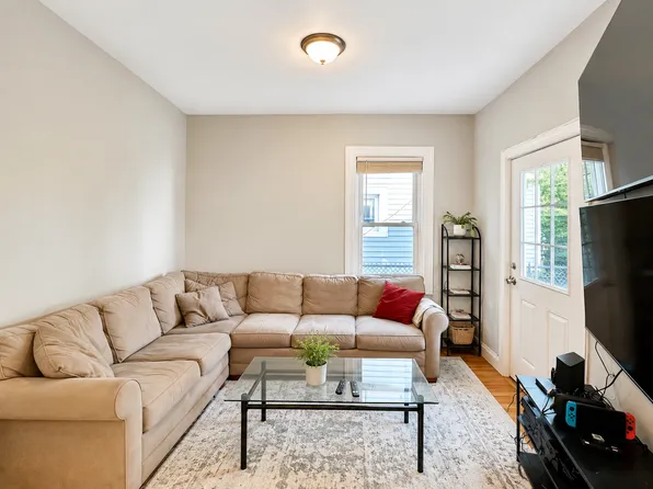588 E 5th St #1, Boston, MA 02127