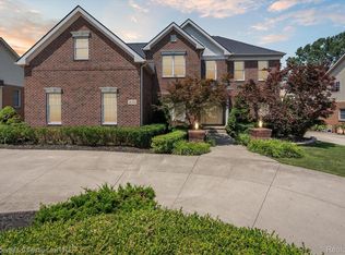 46340 Pinehurst Dr, Northville, MI 48168
