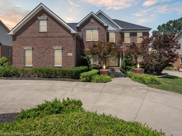 46340 Pinehurst Dr, Northville, MI 48168