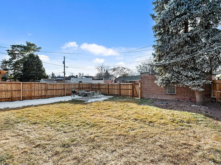 3085 N Clermont St — Photo 30
