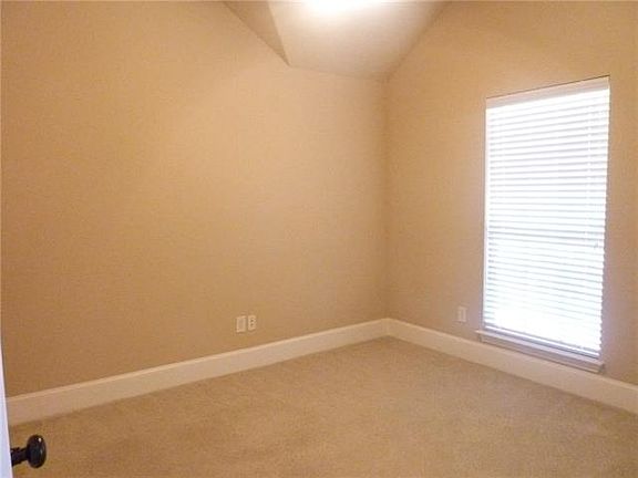 5th image of 2602 Kennedy Drive