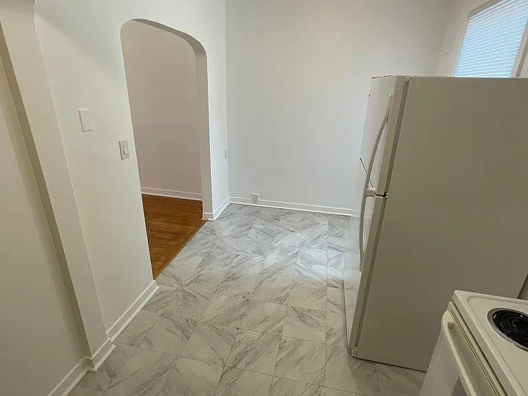 325 Summit Ave E #12 — Photo 9