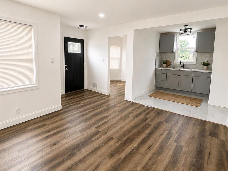 12740 August St, photo 2